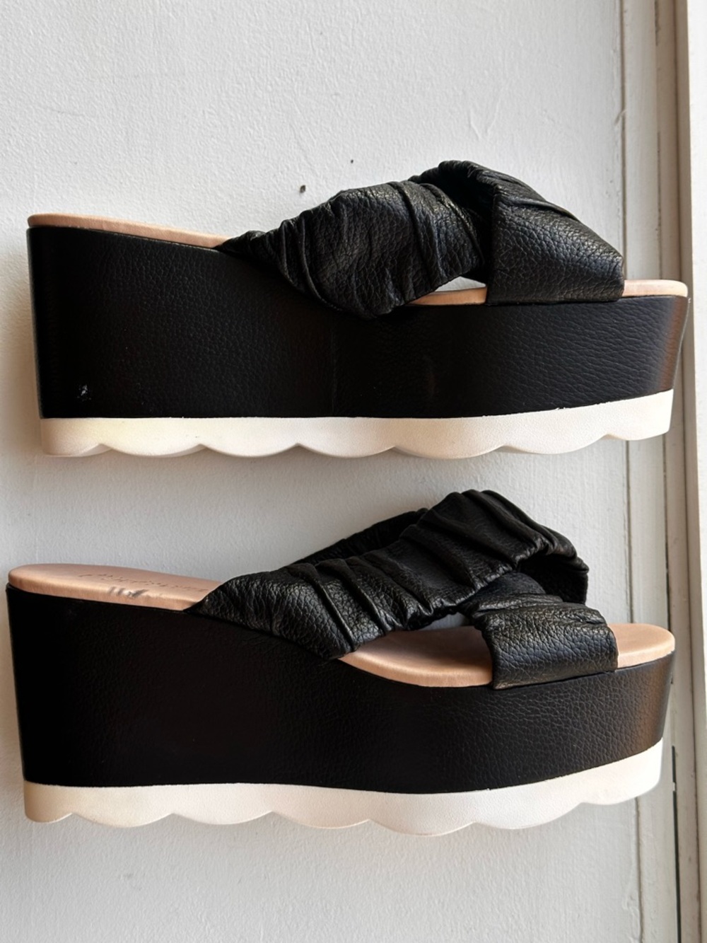 L’INTERVALLE  Black Ruched Slide Sandals - Picture 5 of 6